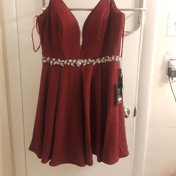 Deep red prom dress - Picture 2 of 4